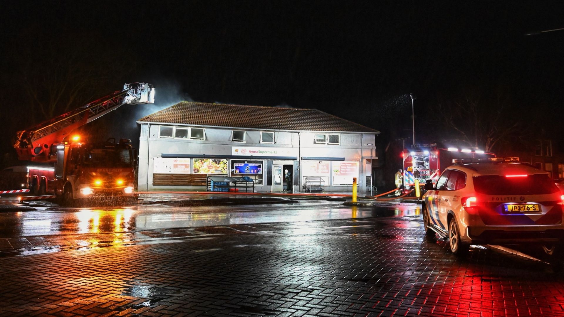 A27 deels dicht na ongeluk | Branden bij supermarkt | Explosie bij Geldmaat.