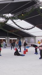 Plassen water op kunstijs