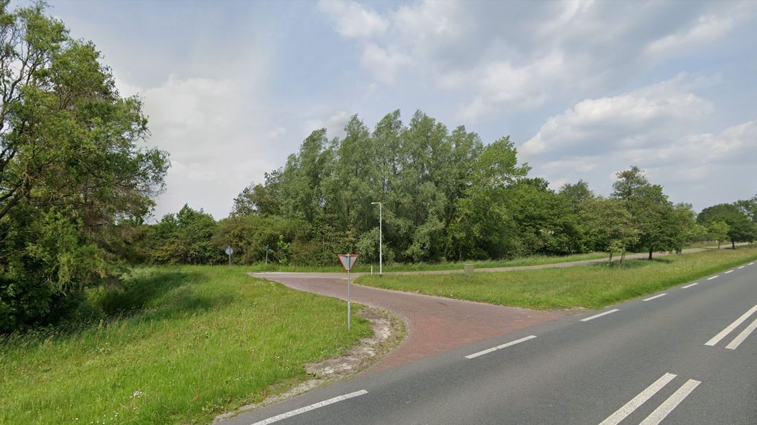 De Waterhuizerweg in Haren, bezien vanaf de N860