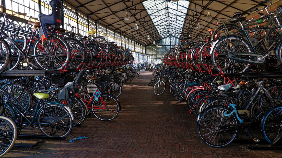Fietsenstalling bij Holland Spoor