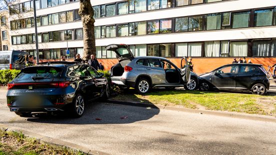 Gewonde na botsing, bestuurder mogelijk onder invloed. Gewonde na botsing, bestuurder mogelijk onder invloed.