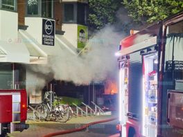 Grote brand in binnenstad Hengelo, meerdere woningen ontruimd