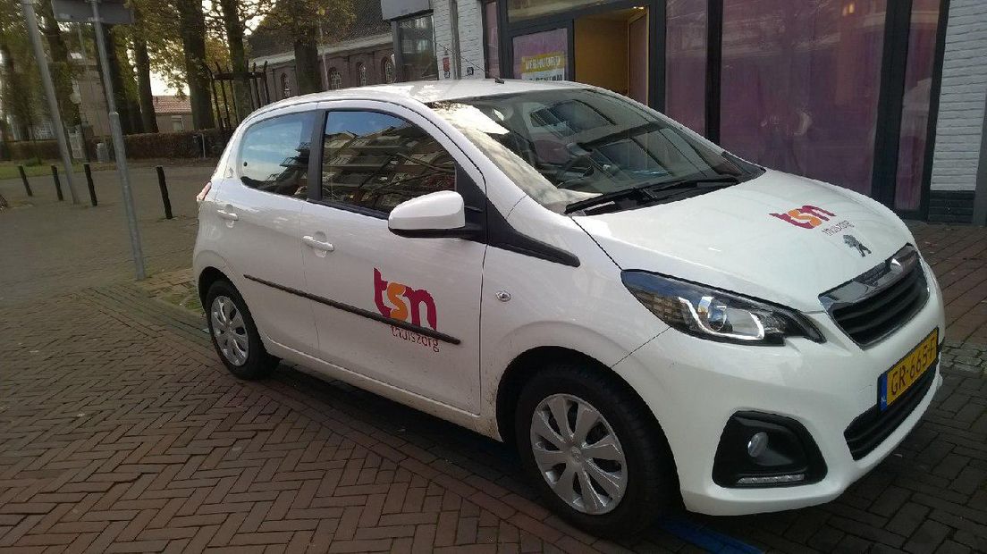 Een auto van TSN (Rechten: Frits Emmelkamp / RTV Drenthe)