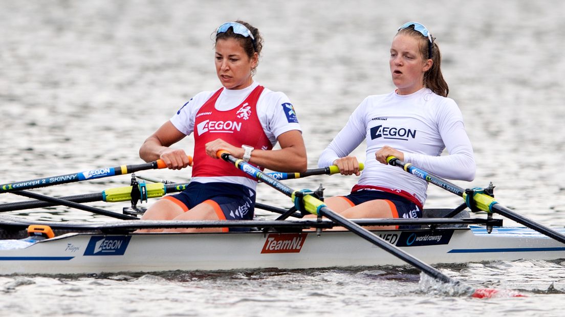 Ilse Paulis (links) en Marieke Keijser tijdens een training (Rechten: ANP/Olaf Kraak)