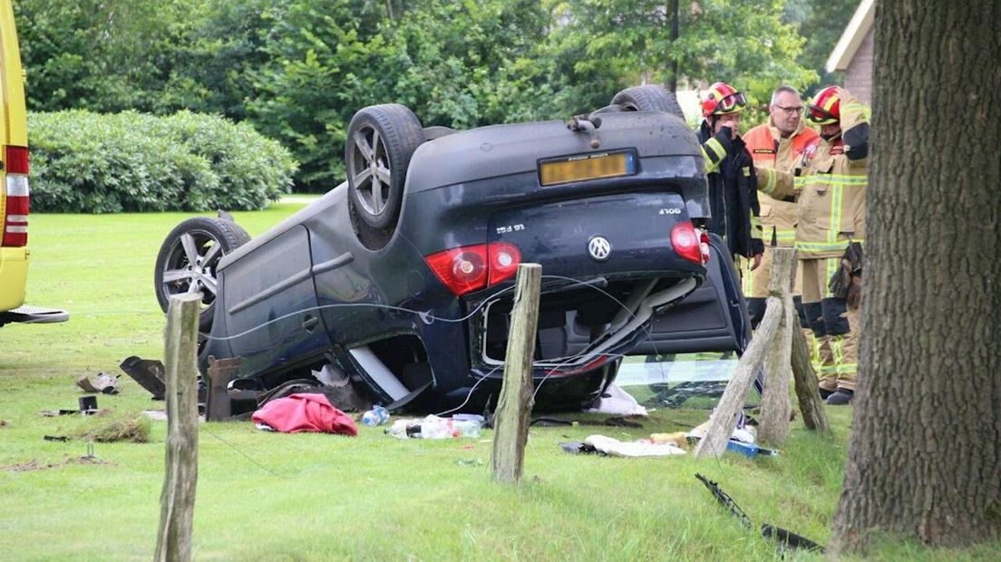 Auto over de kop geslagen in Enter