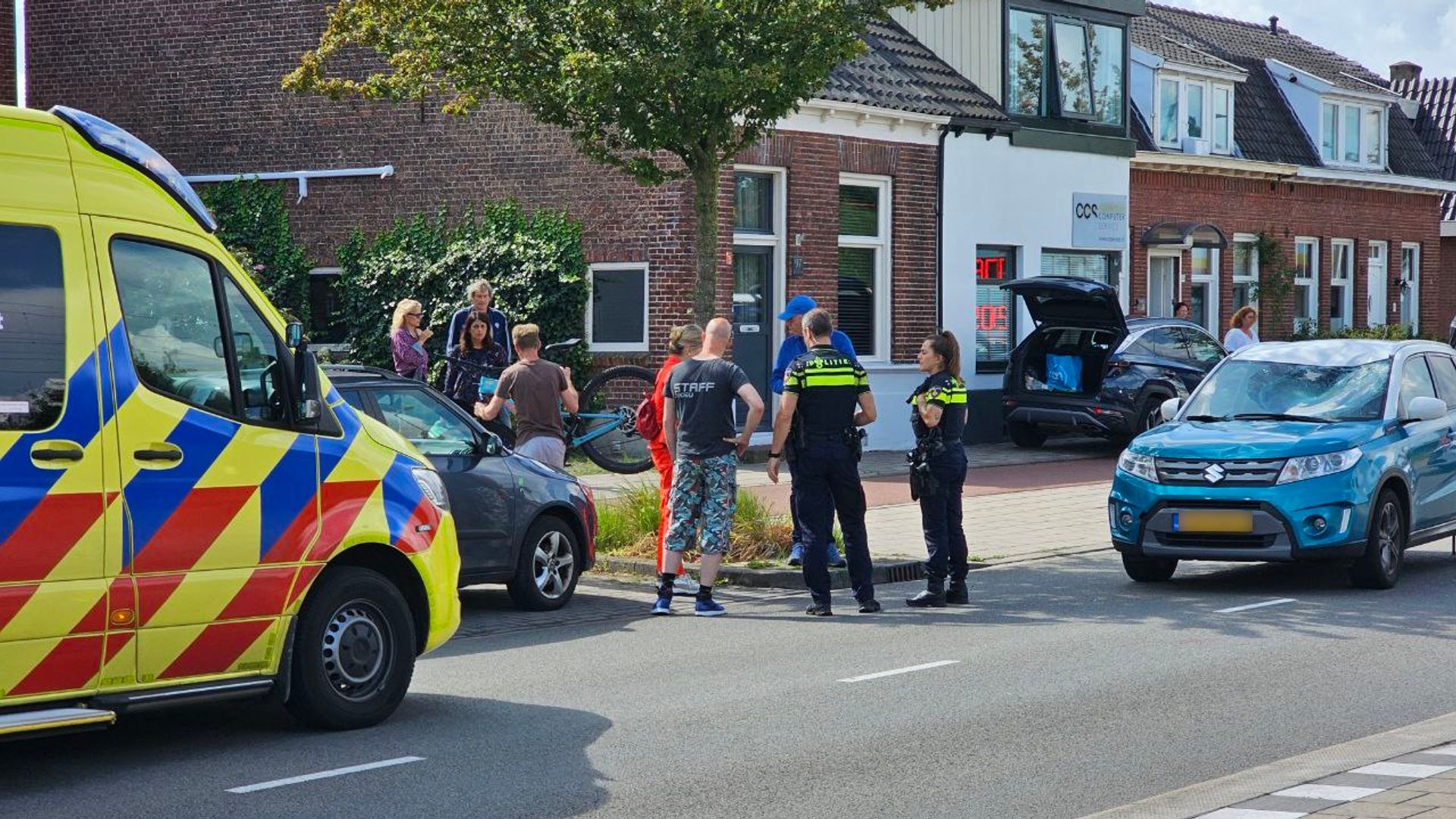 112 Nieuws: Auto Schept Fietser In Enschede | Vrouw Gewond Bij ...