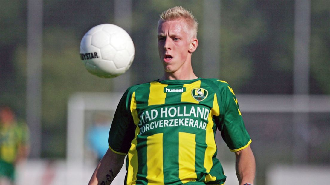Lex Immers tijdens zijn allereerste (oefen)wedstrijd voor ADO tegen de amateurs van Laakkwartier