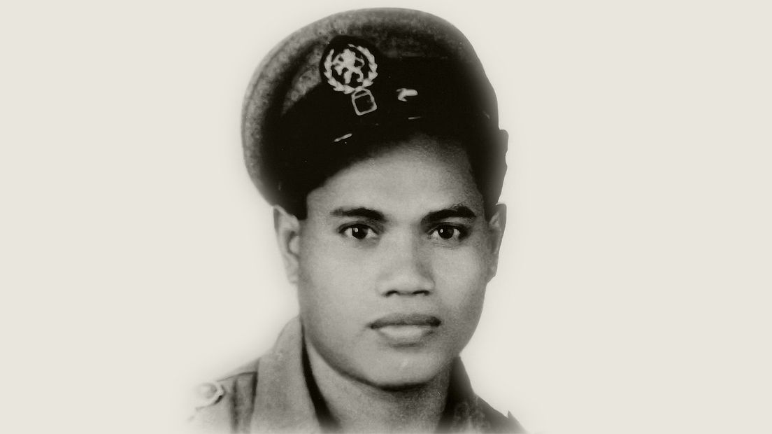 Stefanus Ririhena als jonge KNIL-militair.