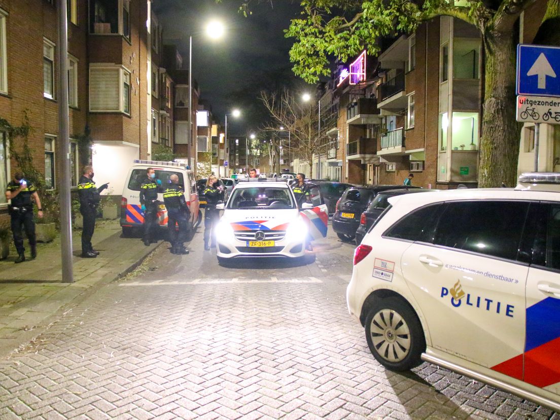 Politie in de nabijgelegen Rembrandtstraat.