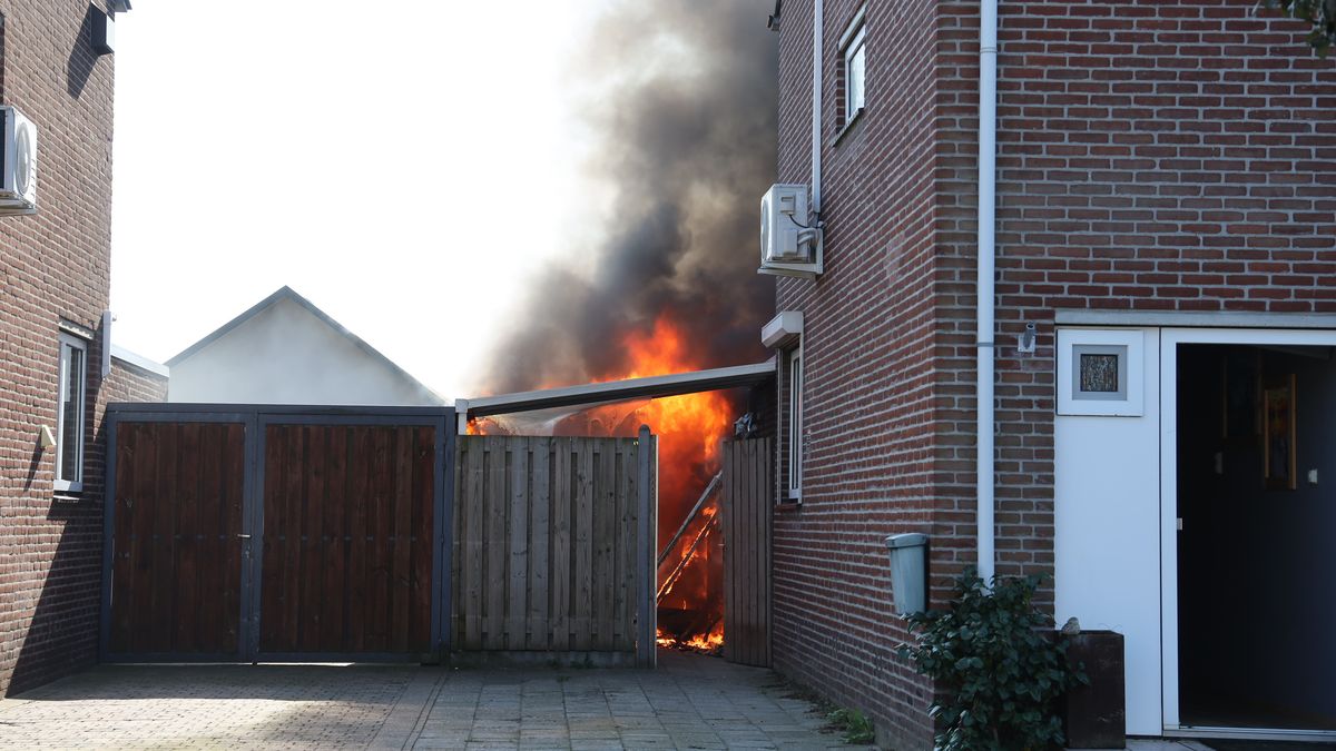 Schuur in Siebengewald gaat volledig in vlammen op