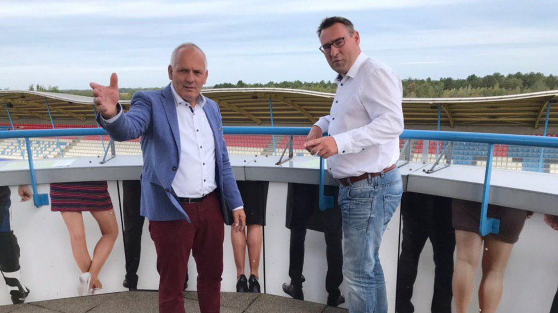 Henk Brink laat Richard de Mos het TT Circuit zien (Rechten: RTV Drenthe / Jeroen Willems)