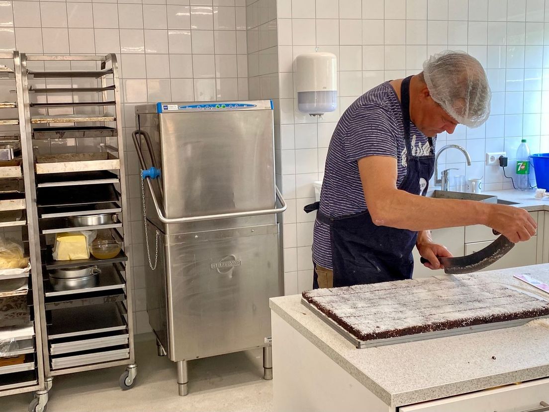 Henk Markus in de bakkerij van Fier in Capelle aan den IJssel