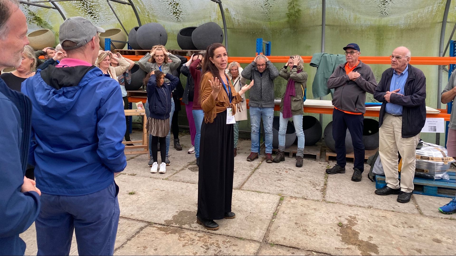 Een van de drie kampvuursessies op het Donutfestival