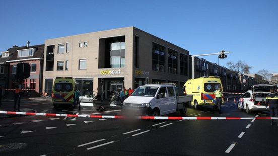 Fietser met spoed naar ziekenhuis na aanrijding, automobilist aangehouden