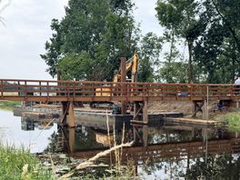 Vurige wens van inwoners Spijkerboor en omstreken komt uit: de wandelbrug over de Hunze ligt er