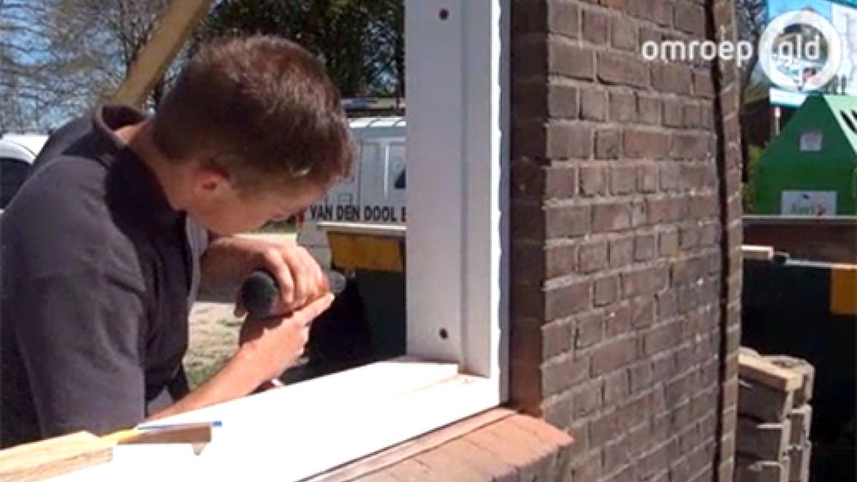 Leerlingen knappen nissenhut in Acquoy op