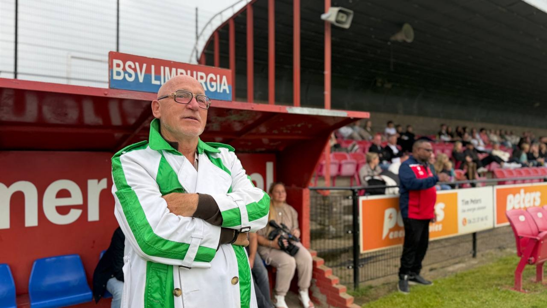 Mister FC Groningen zegt het voetbal vaarwel op emotionele d