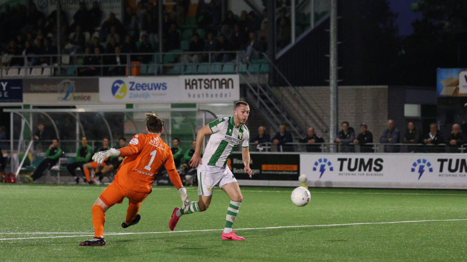 Steeds meer spelers kloppen bij Kloetinge op de deur, trainer De Klerk zal op korte termijn harde keuzes moeten maken
