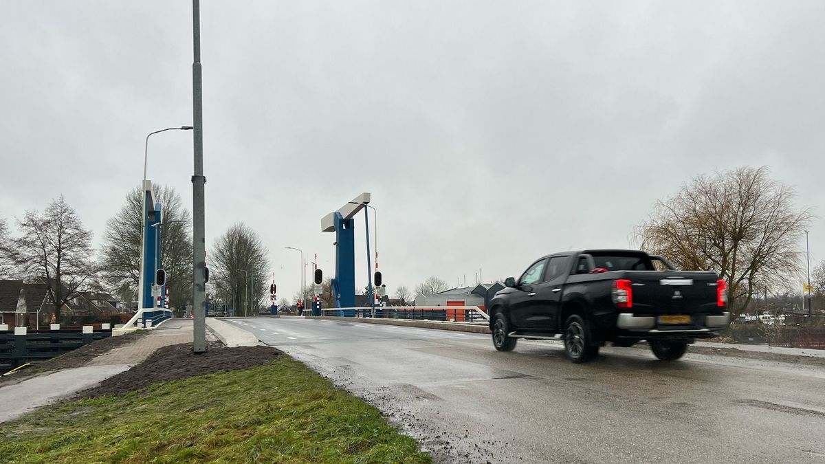 De levensader van Terherne, de Sânsleatbrug, is weer open
