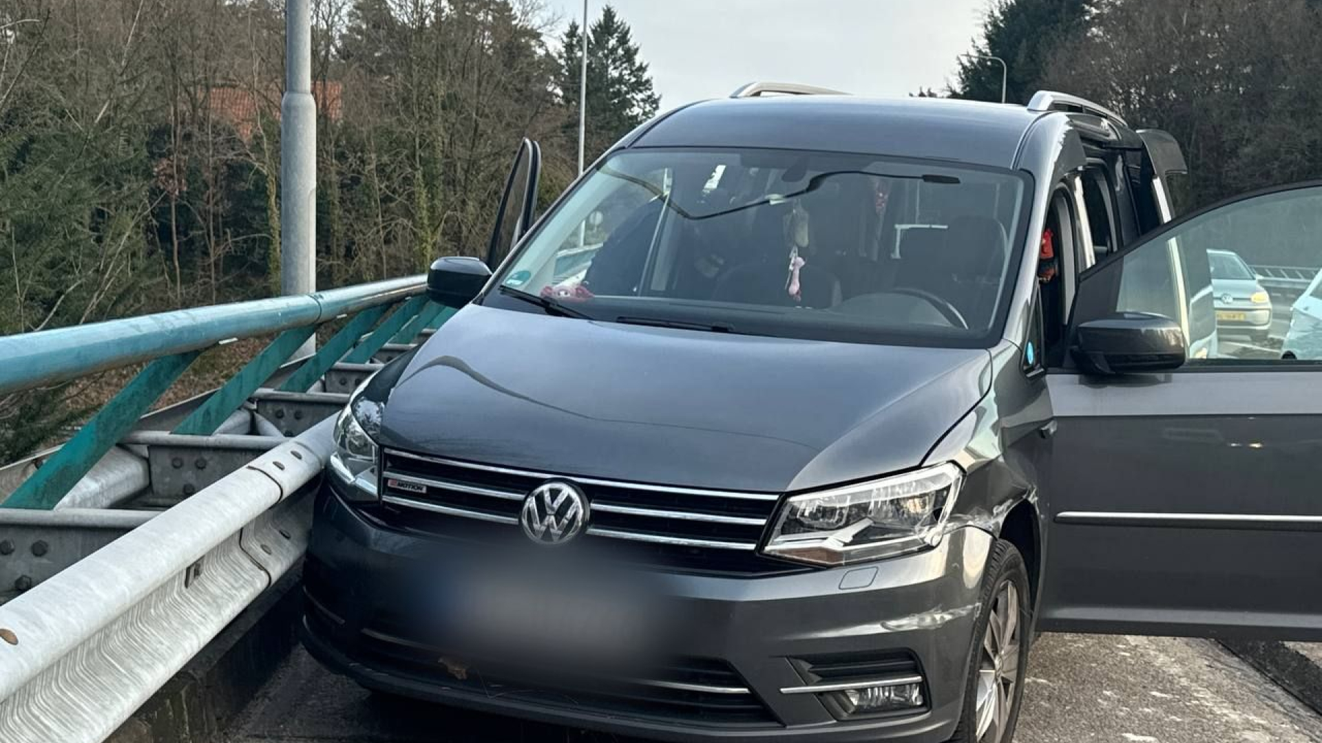 Gestolen auto crasht na politieachtervolging