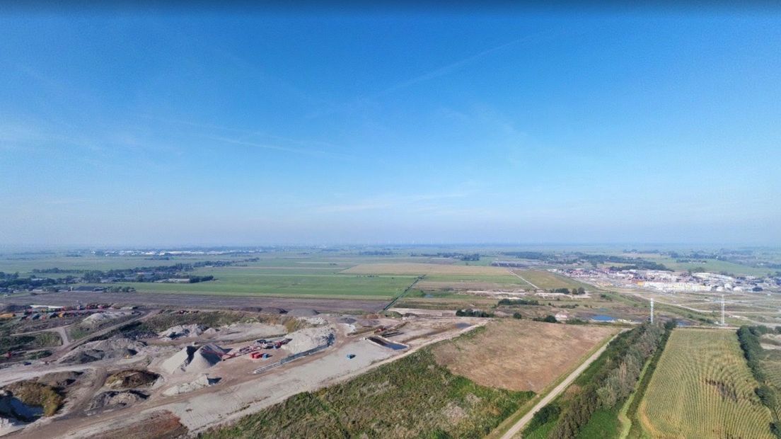De polder tussen Zevenhuizen (links) en Vathorst (rechts).