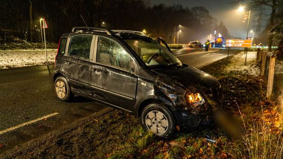 Auto slaat over de kop bij Ermelo