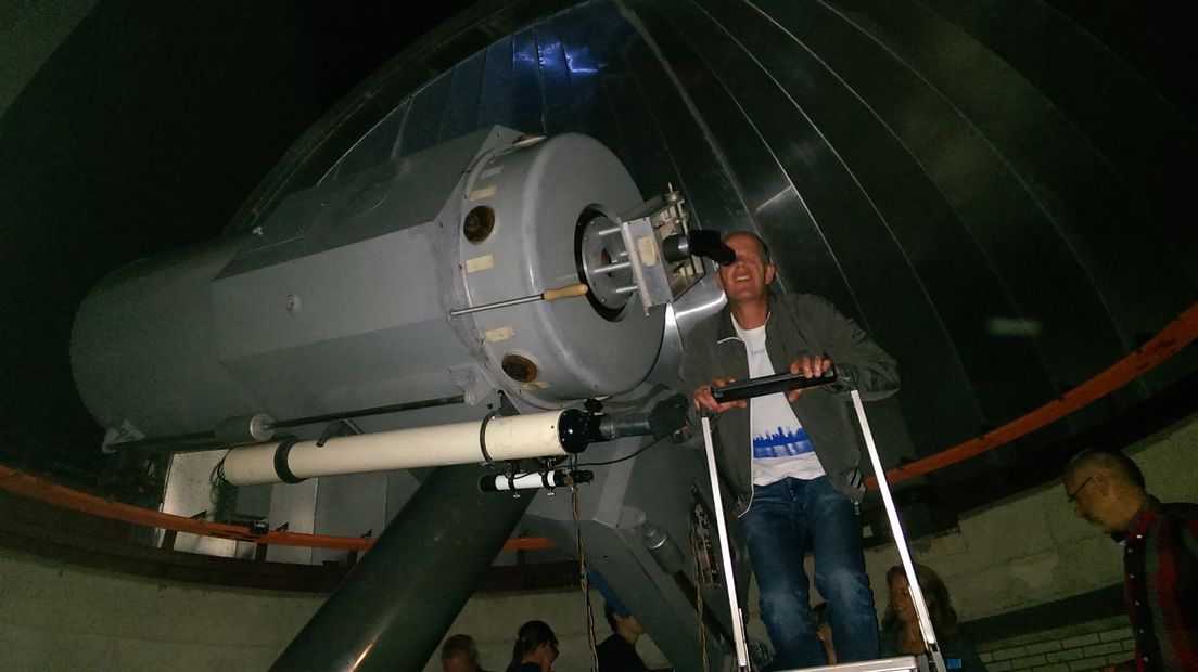 Met een telescoop naar de sterren kijken had gisteravond niet veel zin (Rechten: archief RTV Drenthe/Robbert Oosting)