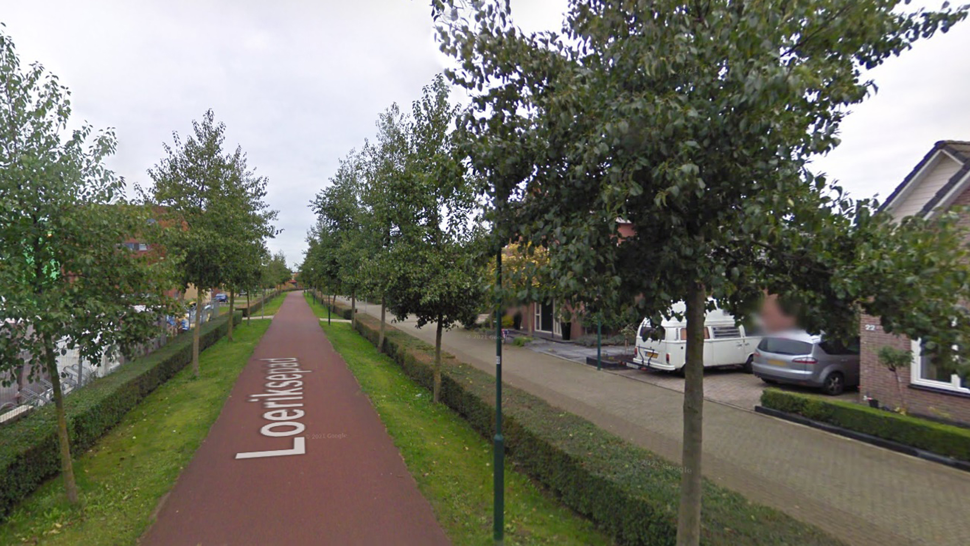 Politie zoekt schennispleger die in Houten uit de bosjes sprong