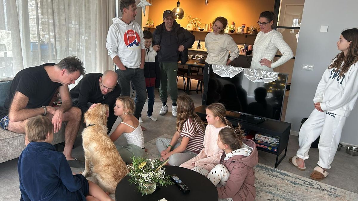 Hond Sammy schrikt van vuurwerk en verdwijnt, Geke en haar gezin dagen in spanning