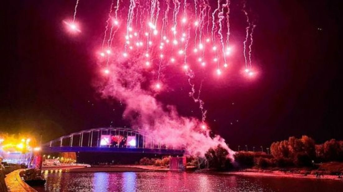 Vuurwerk tijdens een eerdere editie van Bridge to Liberation.