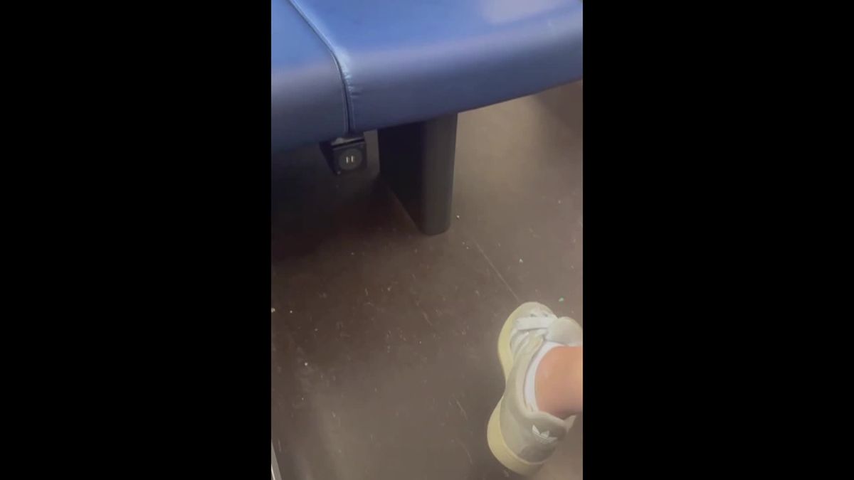 Bespuugde conducteur spreekt reizigers geëmotioneerd toe