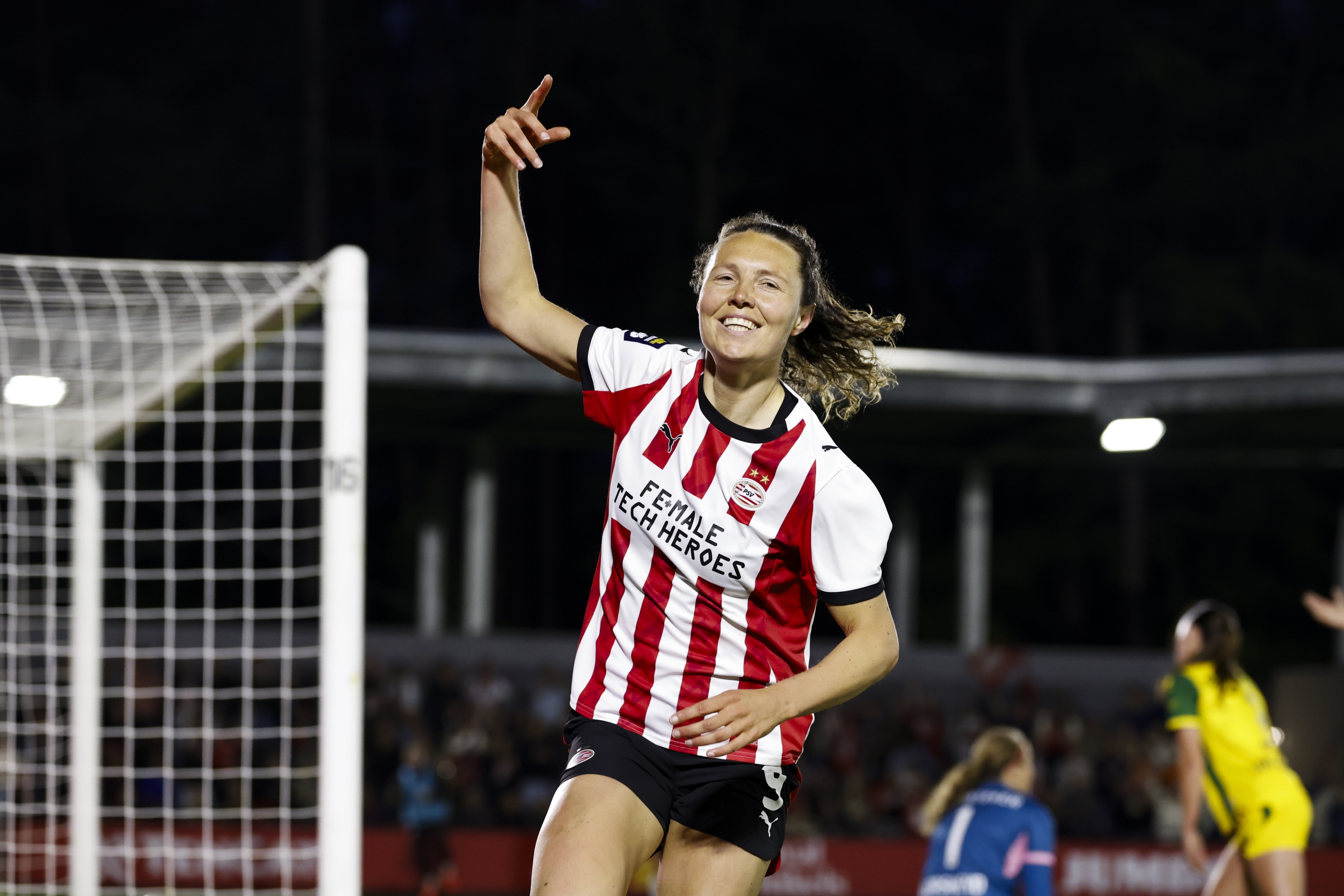 Fenna Kalma makke de 2-0 foar PSV