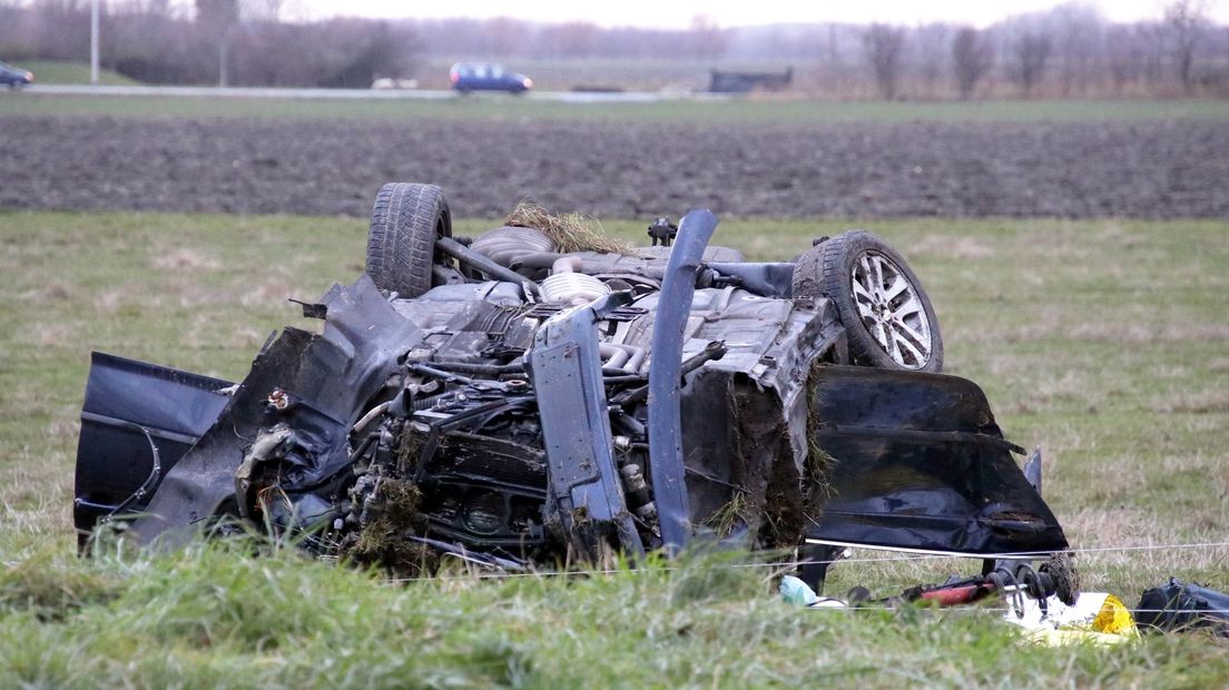 Bij een eenzijdig ongeval bij Zoutelande raakte een auto zwaar beschadigd