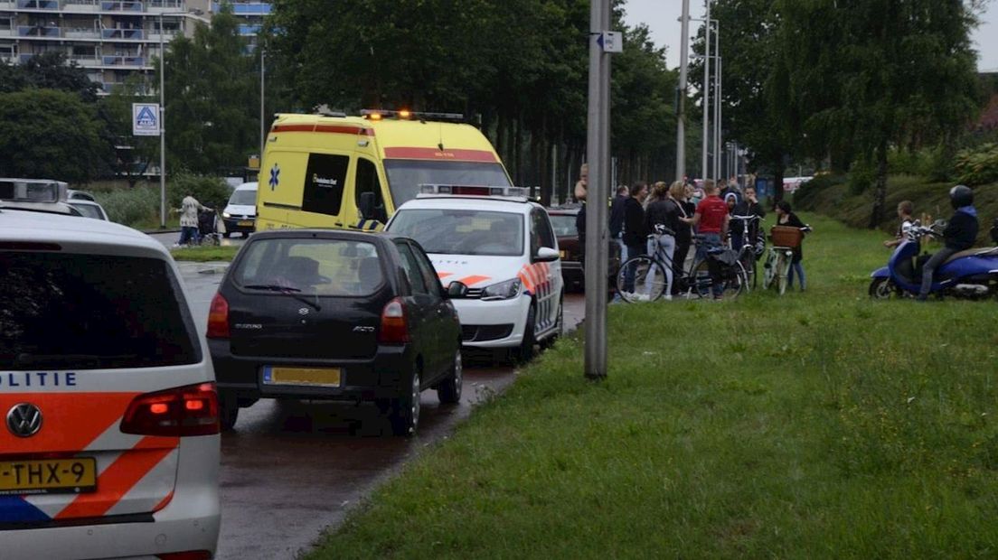 Fietsster naar ziekenhuis na aanrijding Enschede