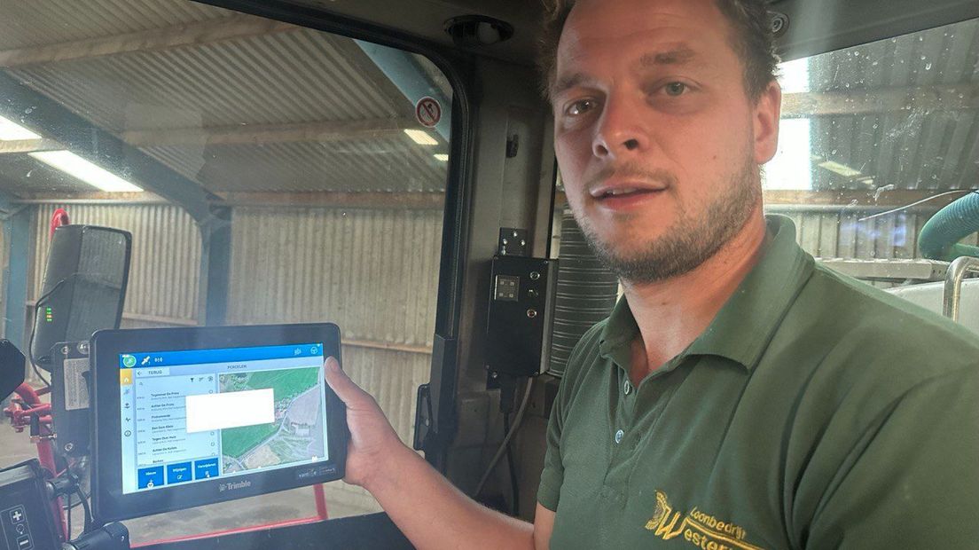 Jurgen Westerveld met een door dieven gewild GPS-systeem.