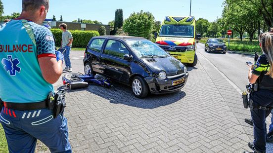 Bromfietser gewond bij ongeluk in Emmen. Bromfietser gewond bij ongeluk in Emmen.