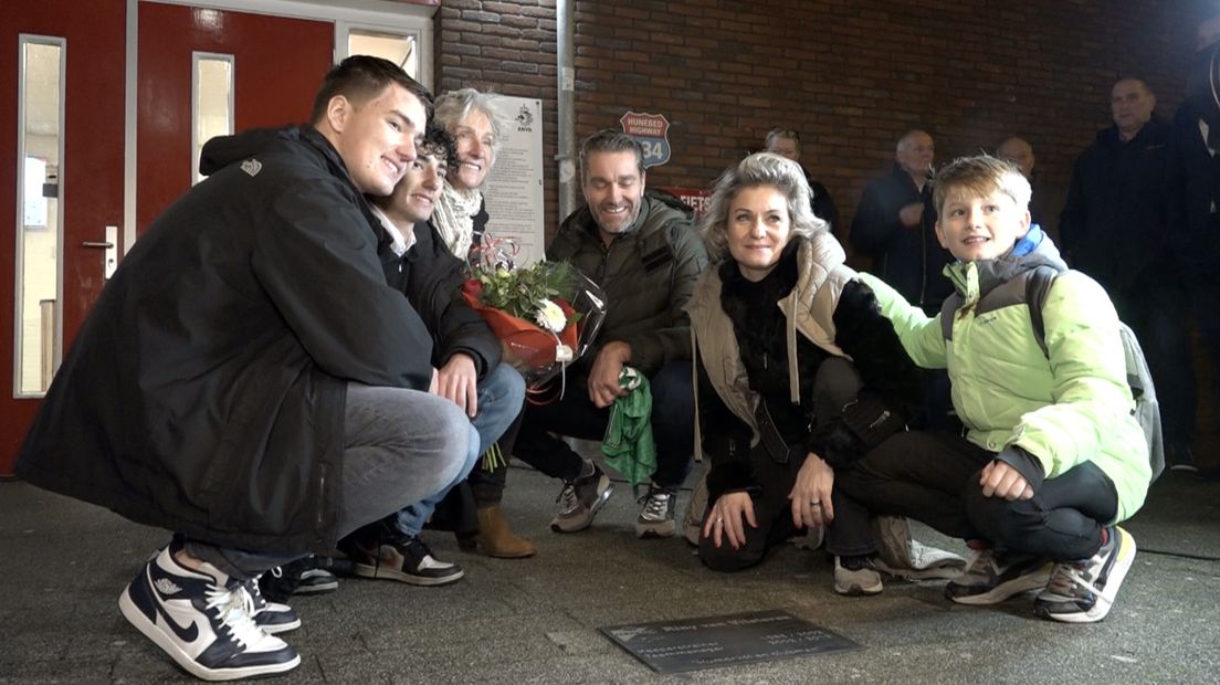 de familie Van Vilsteren rondom de Walk of Fame-tegel van Riny van Vilsteren