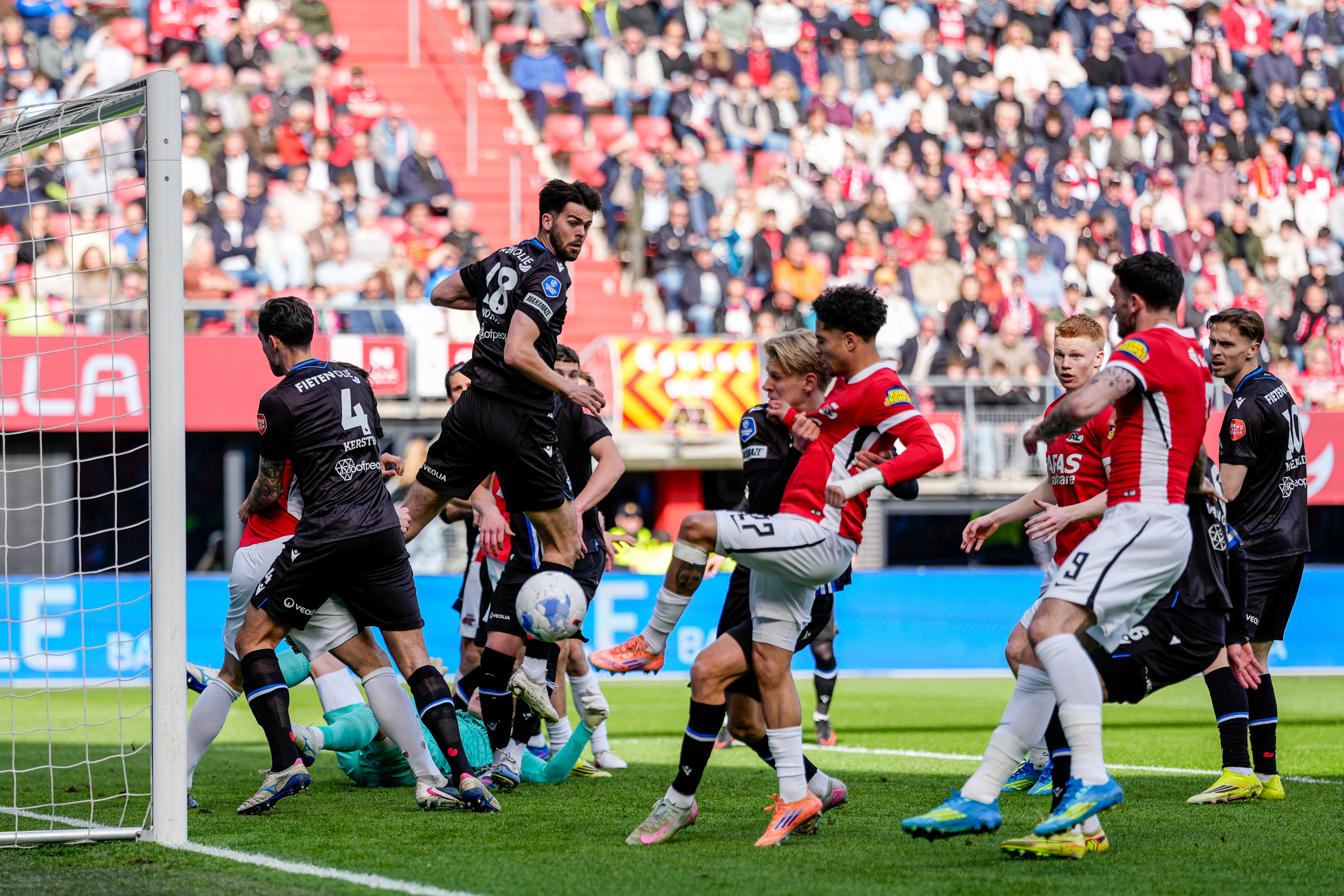 In oanfal fan AZ by it Fryske doel