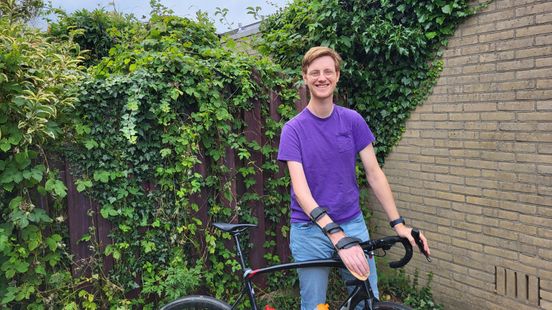 Marijns arm raakte verlamd bij een wielerongeluk, nu is hij Nederlands kampioen paracycling. Marijns arm raakte verlamd bij een wielerongeluk, nu is hij Nederlands kampioen paracycling.
