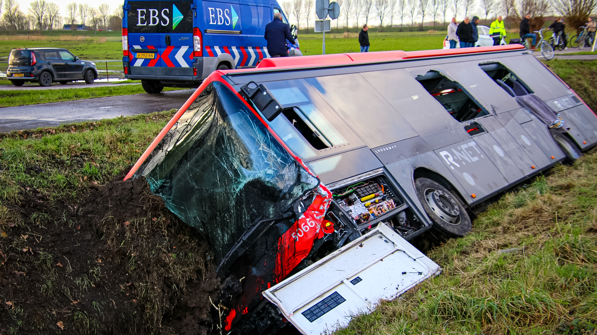Dode na ongeluk met lijnbus in Zwartewaal.
