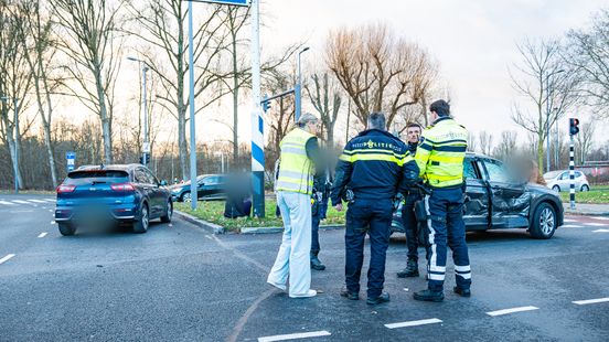 Twee personen gewond geraakt na frontale botsing op N336 in Zevenaar, bestuurder mogelijk onder invloed van verdovende middelen. Twee personen gewond geraakt na frontale botsing op N336 in Zevenaar, bestuurder mogelijk onder invloed van verdovende middelen.