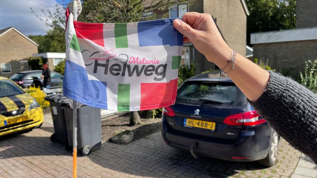 Een supportersvlag voor Melanie Helweg