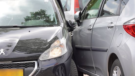 Blikschade bij aanrijding tussen twee auto's in Meppel Nieuws