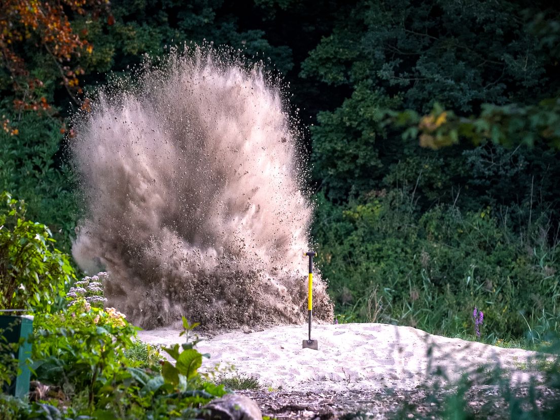 Het explosief is in het Kralingse Bos tot ontploffing gebracht.