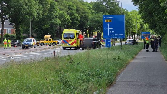 Voetganger ernstig gewond bij botsing op N224