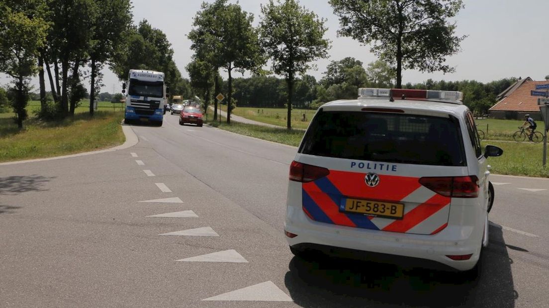 Man overleden na aanrijding met vrachtwagen