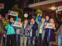 Inwoners Houtwijk winnen samen 1 miljoen euro bij Postcode Loterij
