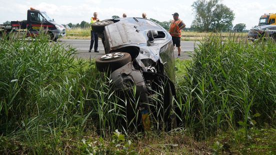 Gewonde bij ongeluk op A28 bij Zuidwolde. Gewonde bij ongeluk op A28 bij Zuidwolde.