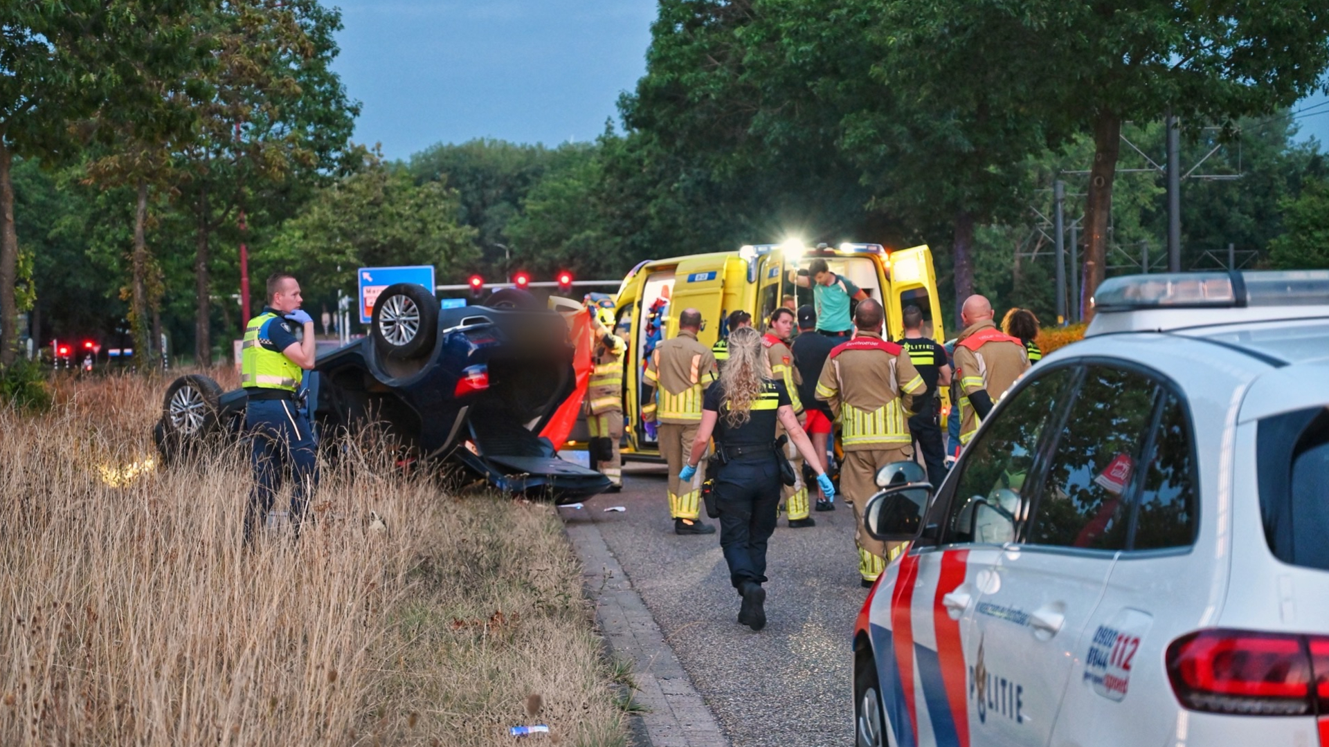 Auto belandt op de kop bij ongeluk Nieuwegein, 1 gewonde