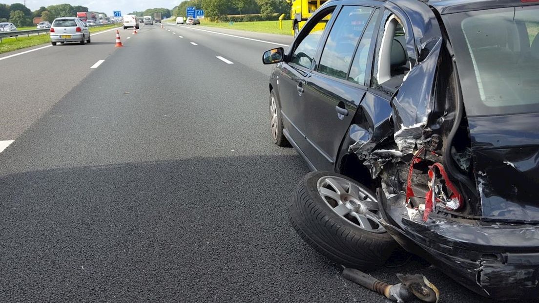 Een ongeval met meerdere voertuigen zorgt voor een flinke file op de A1